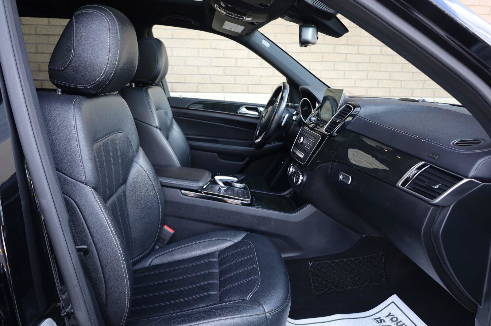 Used 2017 Mercedes-Benz GLS 450 4MATIC image 26