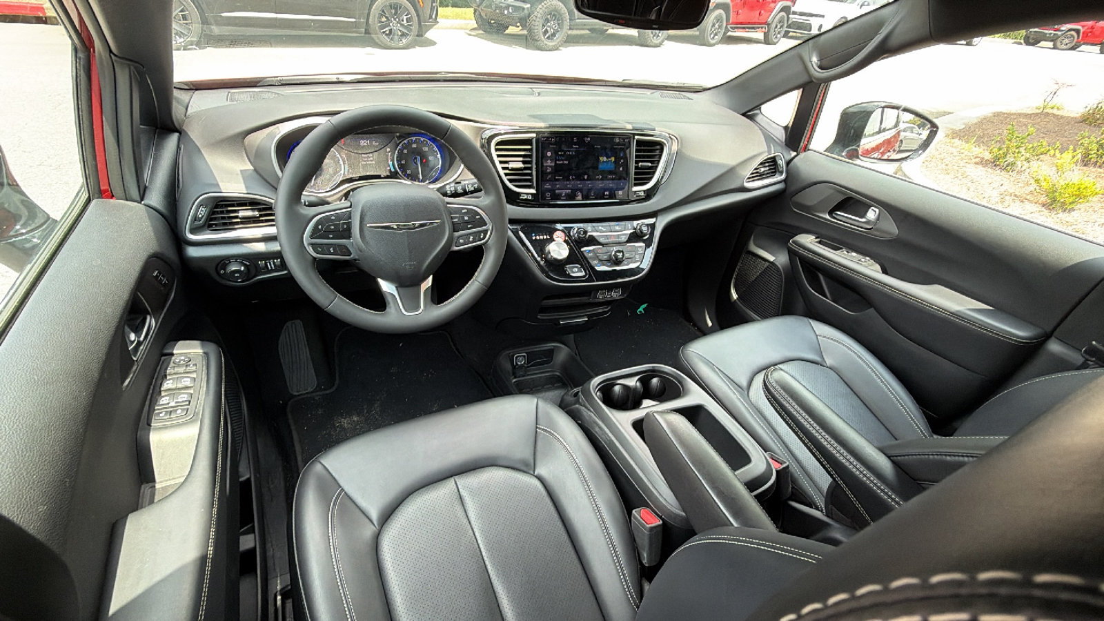 Used 2025 Chrysler Pacifica Select FWD image 24