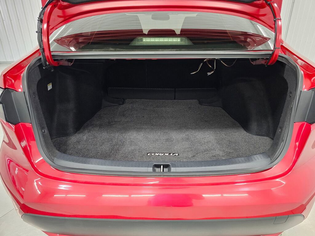 Used 2020 Toyota Corolla LE w/ Carpet Mat Package (TMS) image 17