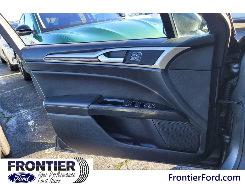 Used 2016 Ford Fusion SE w/ Equipment Group 202A image 14