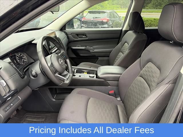 Used 2024 Nissan Pathfinder SV AWD/4WD image 16