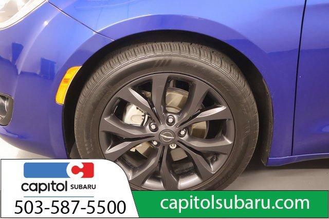 Used 2019 Chrysler Pacifica Touring Plus w/ S Appearance Package FWD image 9