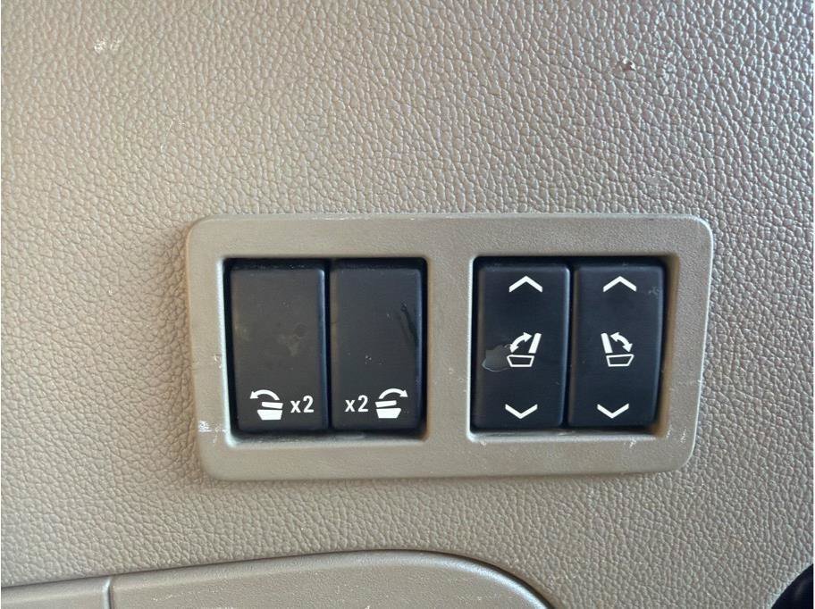 Used 2015 Chevrolet Tahoe LT RWD image 9