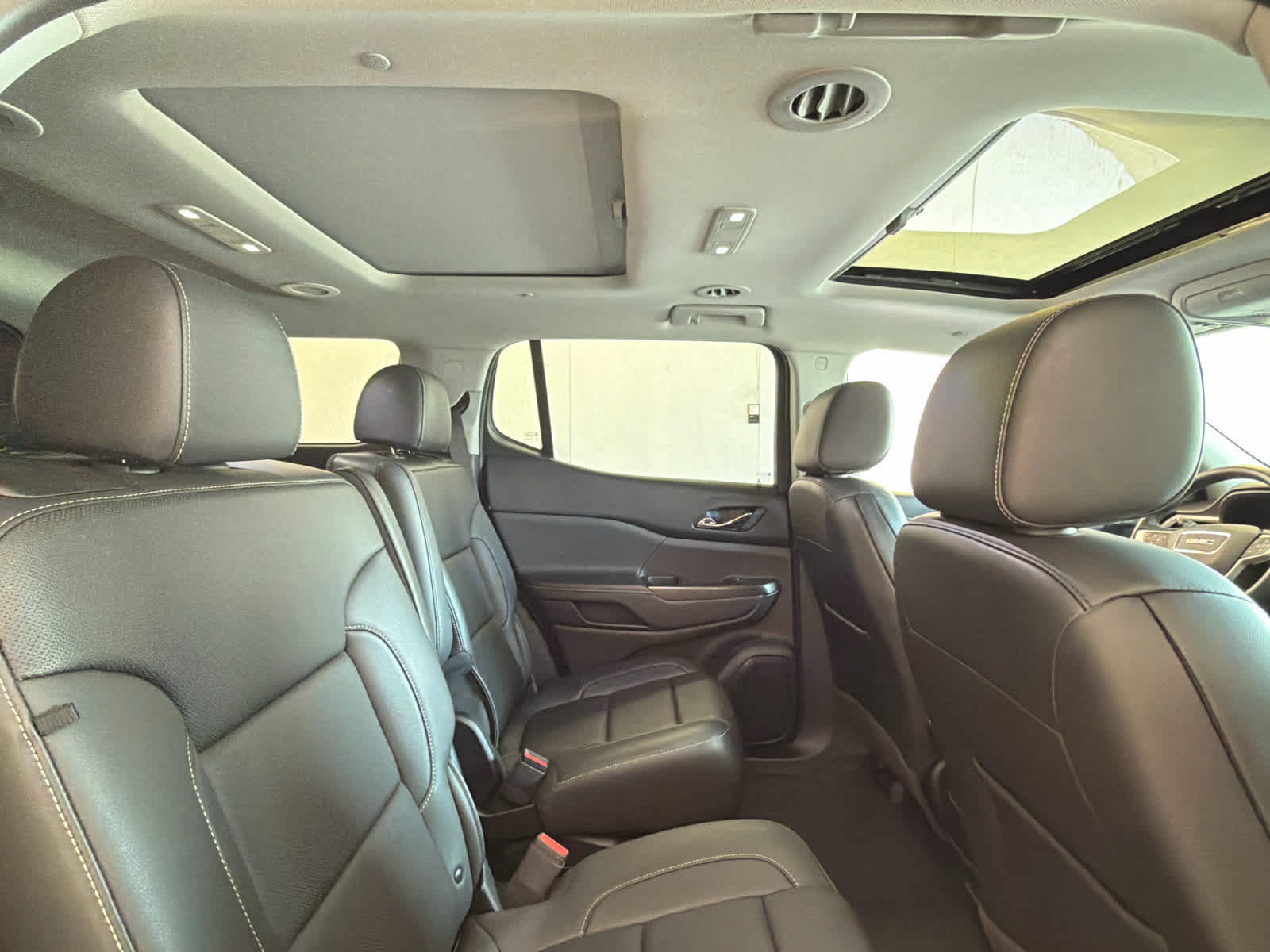 Used 2023 GMC Acadia SLT FWD image 34