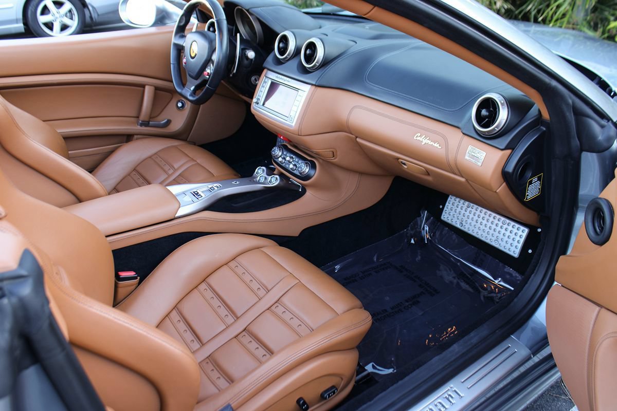 Used 2012 Ferrari California RWD image 20