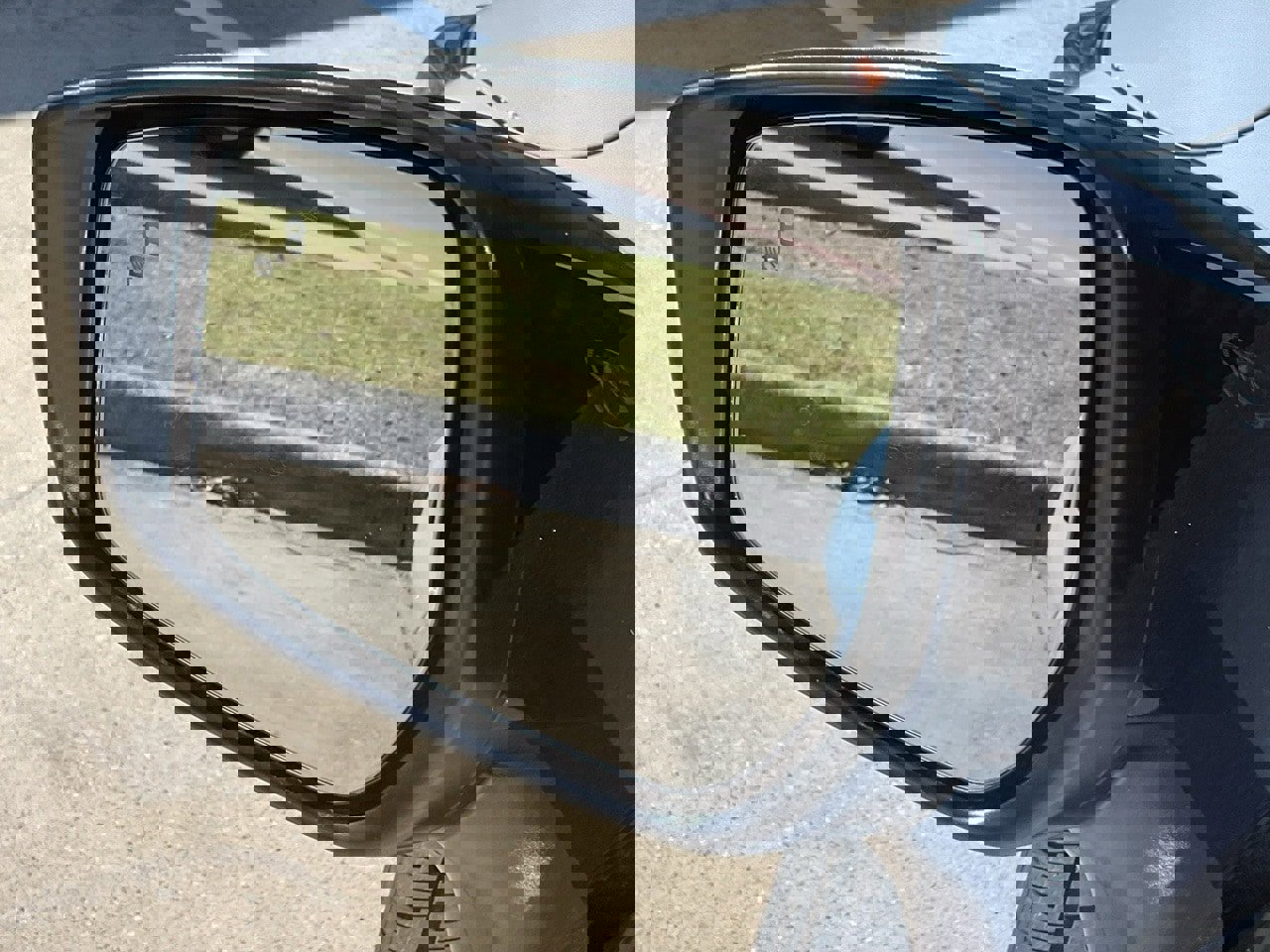 New 2025 Nissan Versa SR w/ Trunk Package image 10