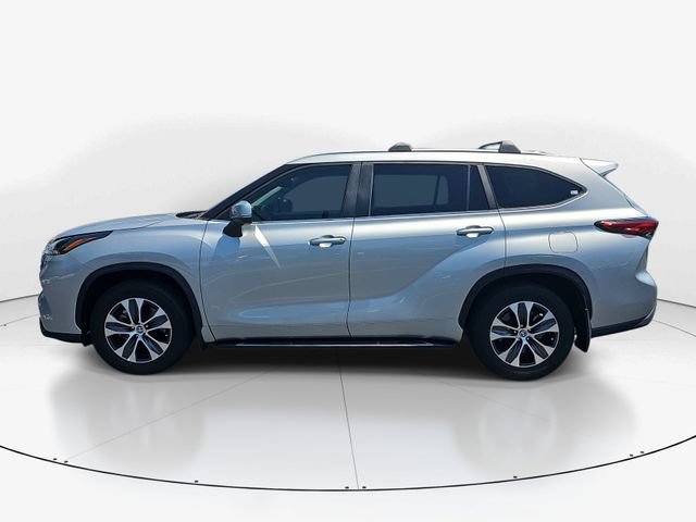Used 2023 Toyota Highlander XLE FWD image 8