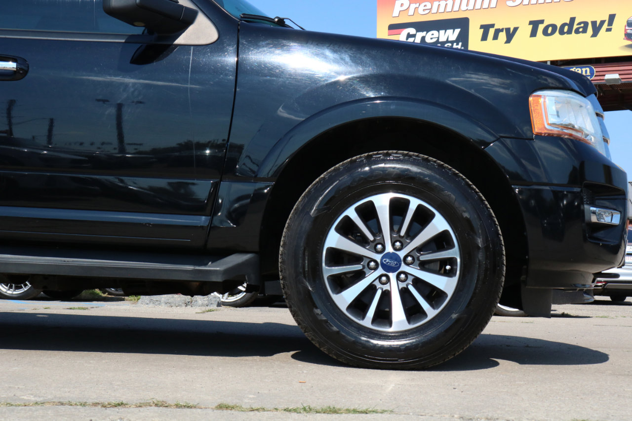 Used 2017 Ford Expedition XLT w/ Equipment Group 202A image 5