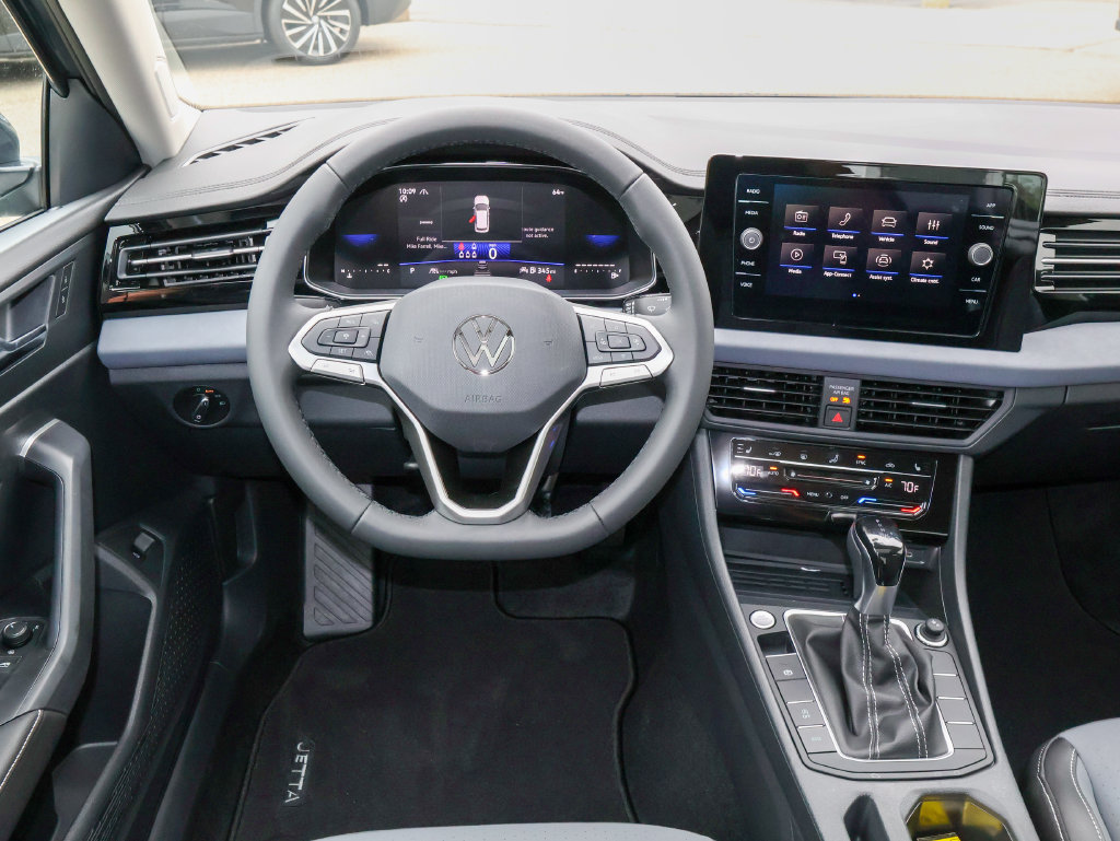 New 2027 Volkswagen Jetta SE FWD image 17