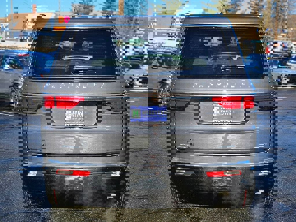 Used 2022 Jeep Wagoneer Series II w/ Flexible Seating Group image 4