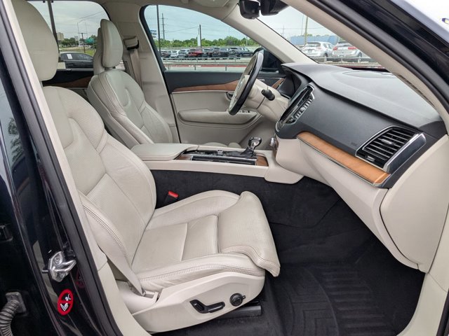 Used 2017 Volvo XC90 T6 Inscription w/ Vision Package image 21