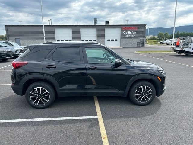 Used 2025 Chevrolet TrailBlazer LT AWD/4WD image 6