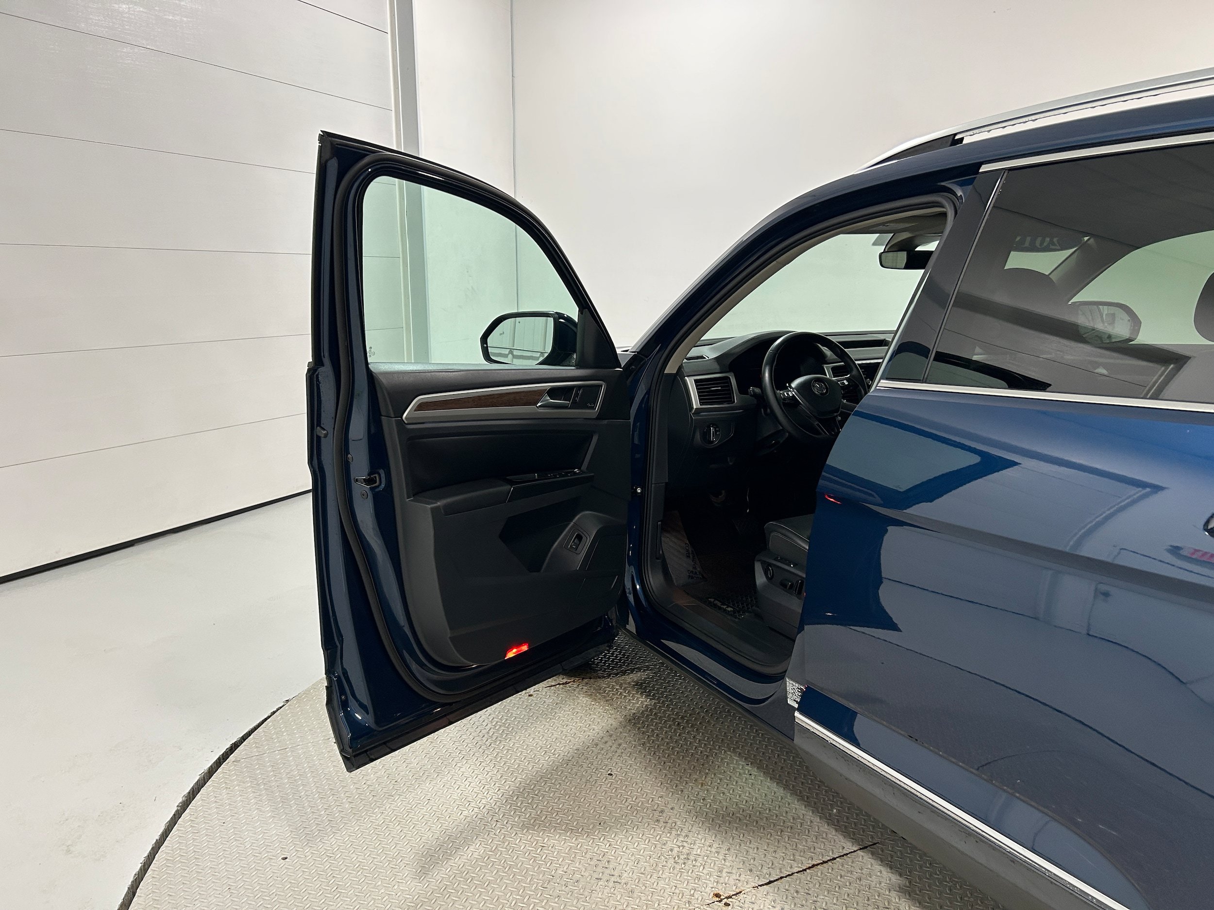 Used 2019 Volkswagen Atlas SEL Premium AWD/4WD image 23