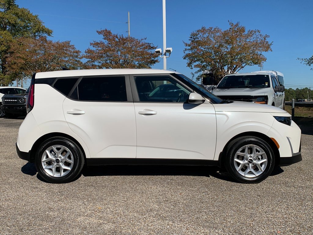 Used 2023 Kia Soul LX w/ Option Group 015 image 2
