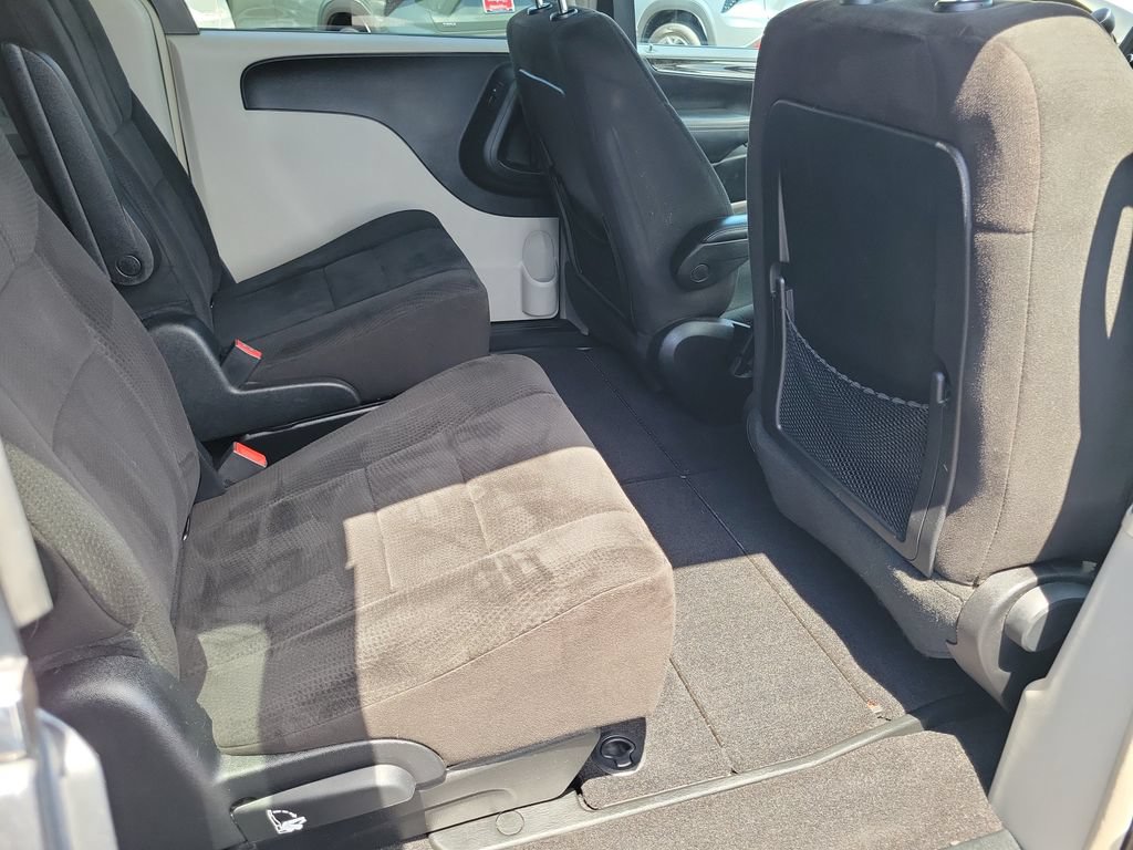 Used 2012 Chrysler Town & Country Touring FWD image 15