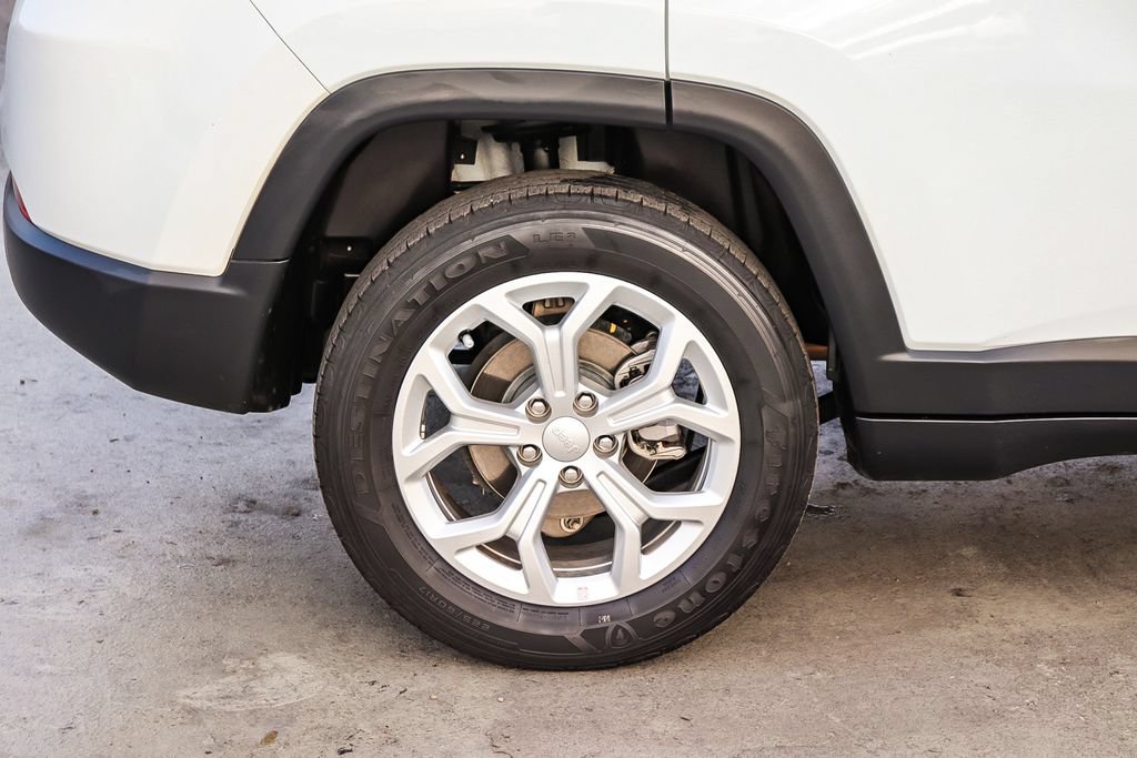 Used 2024 Jeep Compass Latitude AWD/4WD image 11