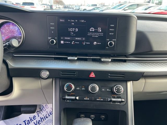 Certified 2023 Kia Carnival LX image 17