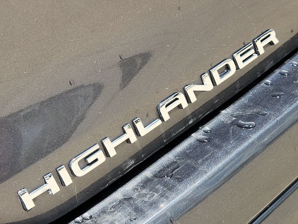 Certified 2020 Toyota Highlander Limited FWD image 11