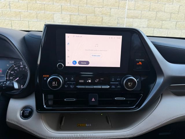 Used 2023 Toyota Highlander XLE image 9