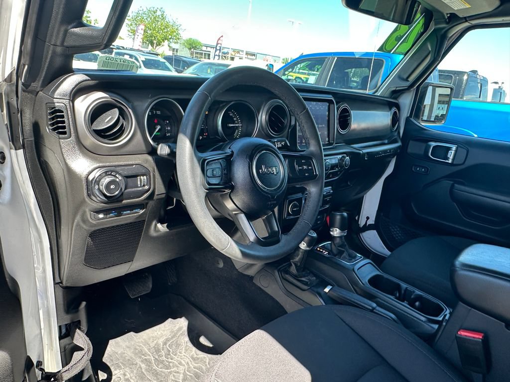 Certified 2023 Jeep Wrangler Unlimited w/ Sun & Screen Package AWD/4WD image 21