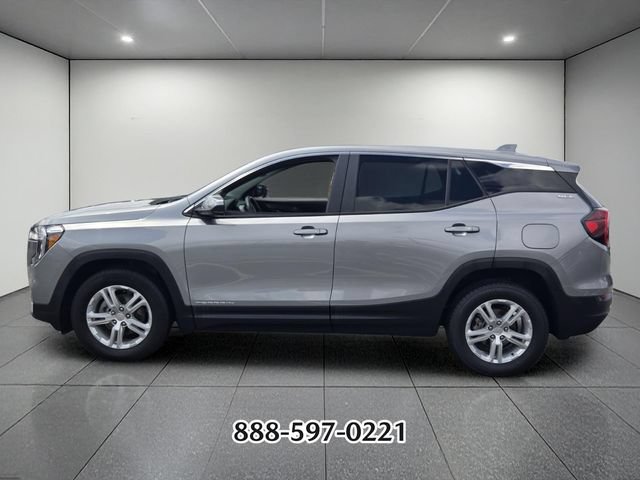 Used 2024 GMC Terrain SLE FWD image 2