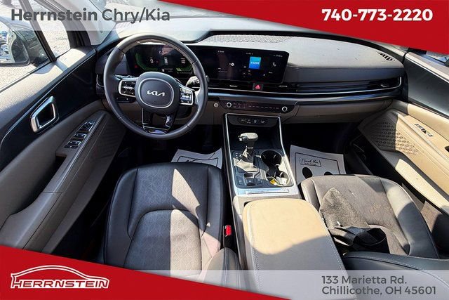 Used 2025 Kia Carnival image 12