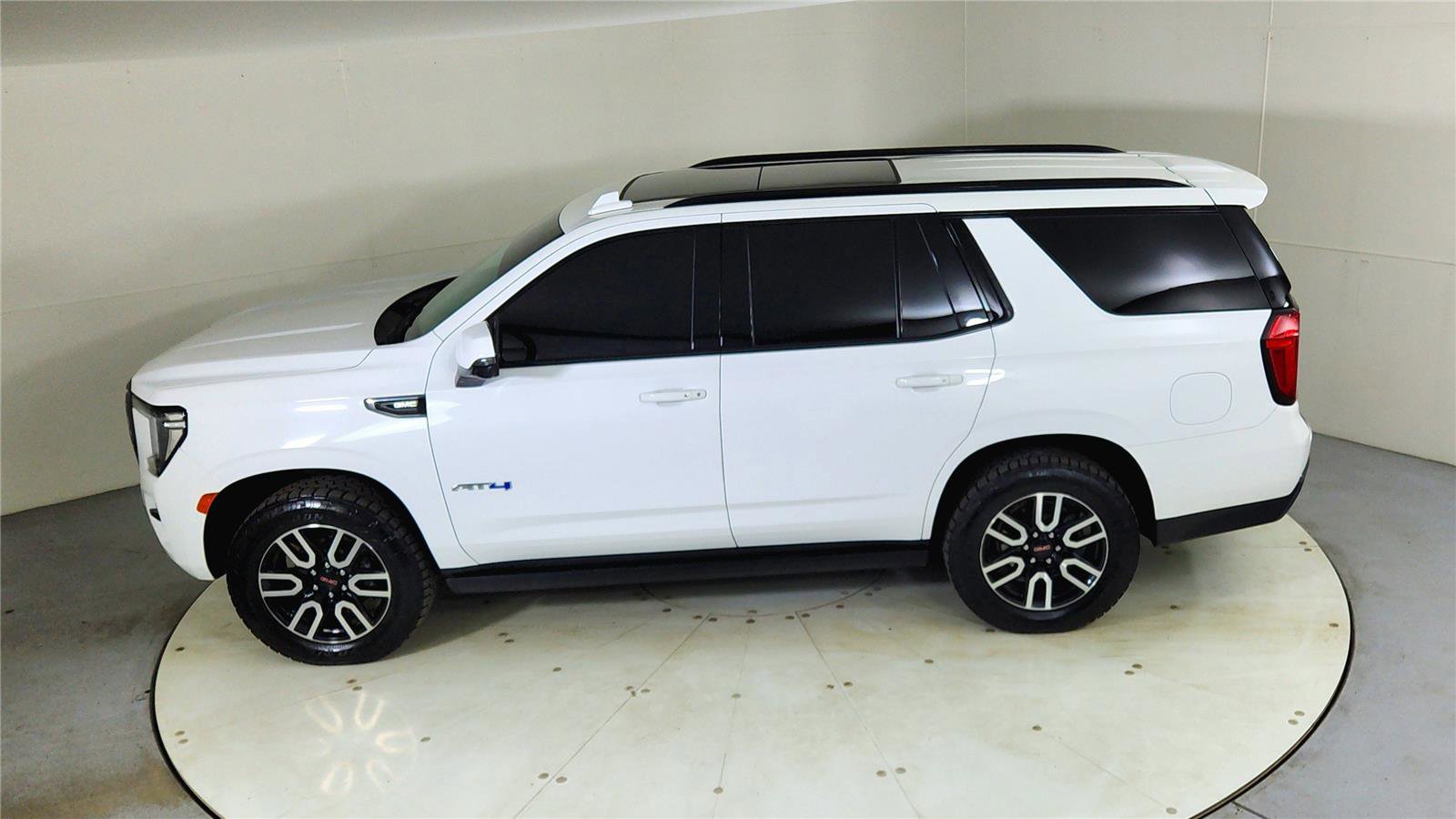 Used 2021 GMC Yukon AT4 w/ AT4 Premium Plus Package image 19