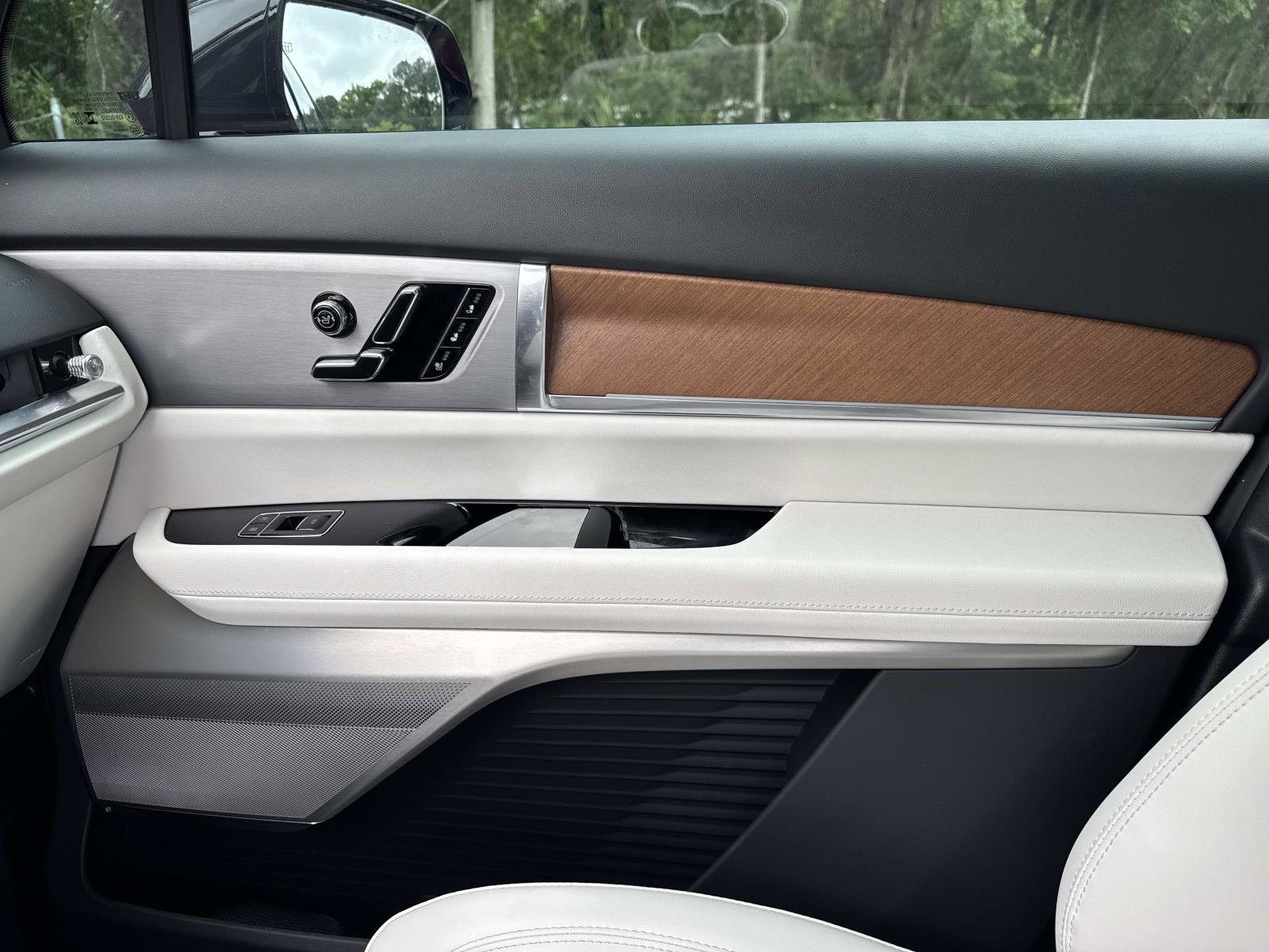 New 2026 Cadillac Vistiq Luxury w/ LPO, Floor Liner Package AWD/4WD image 23