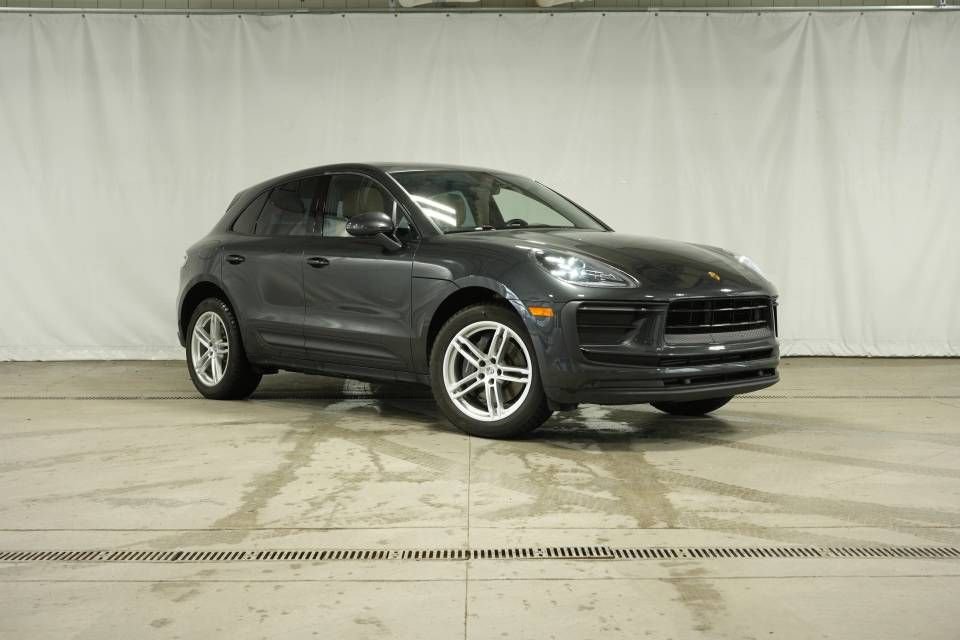 Certified 2022 Porsche Macan image 9