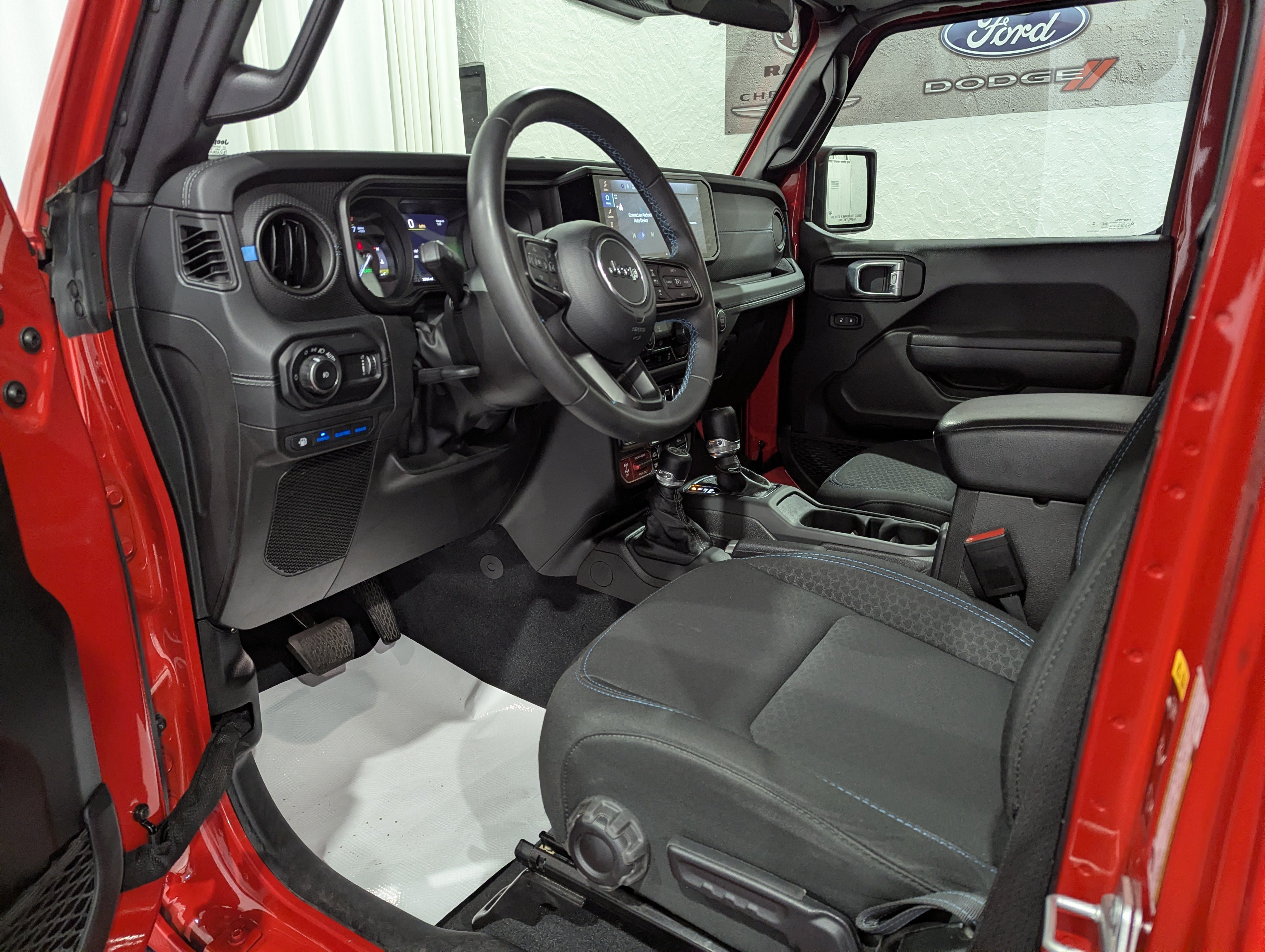 Used 2024 Jeep Wrangler Unlimited Rubicon 4xe AWD/4WD image 14