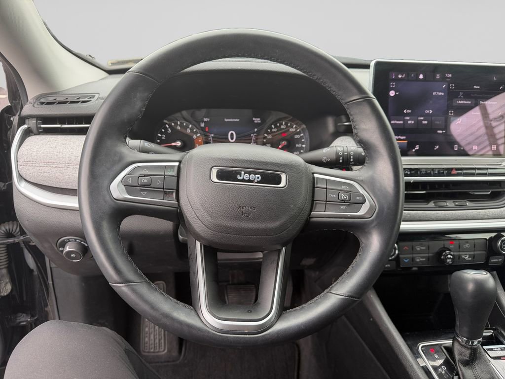 Used 2022 Jeep Compass Latitude w/ Sun and Sound Group AWD/4WD image 13