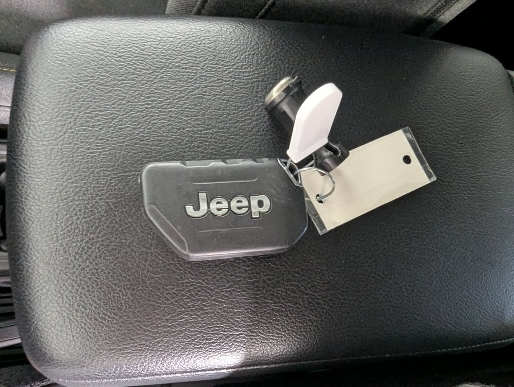 Used 2025 Jeep Wrangler Unlimited Sport AWD/4WD image 25