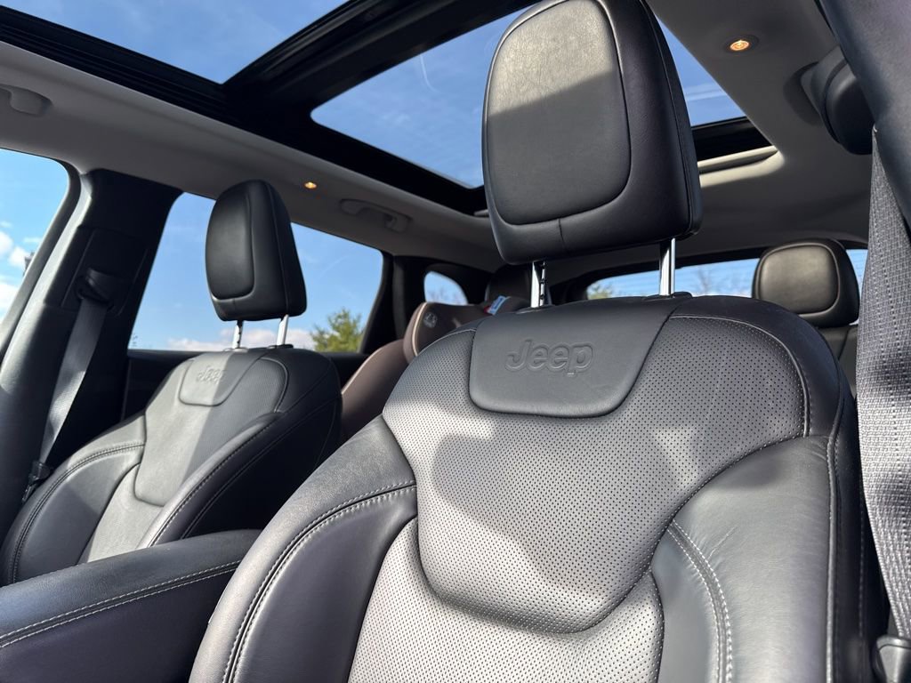 Used 2019 Jeep Cherokee Limited w/ Luxury Group image 5