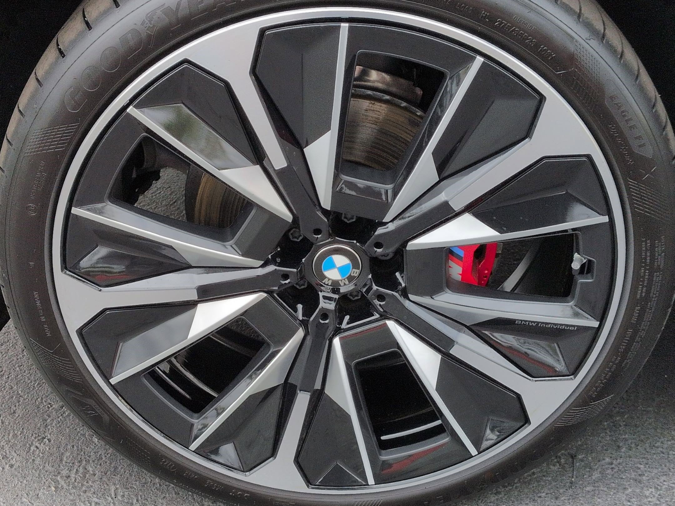 Used 2026 BMW iX xDrive60 w/ M Sport Package AWD/4WD image 13