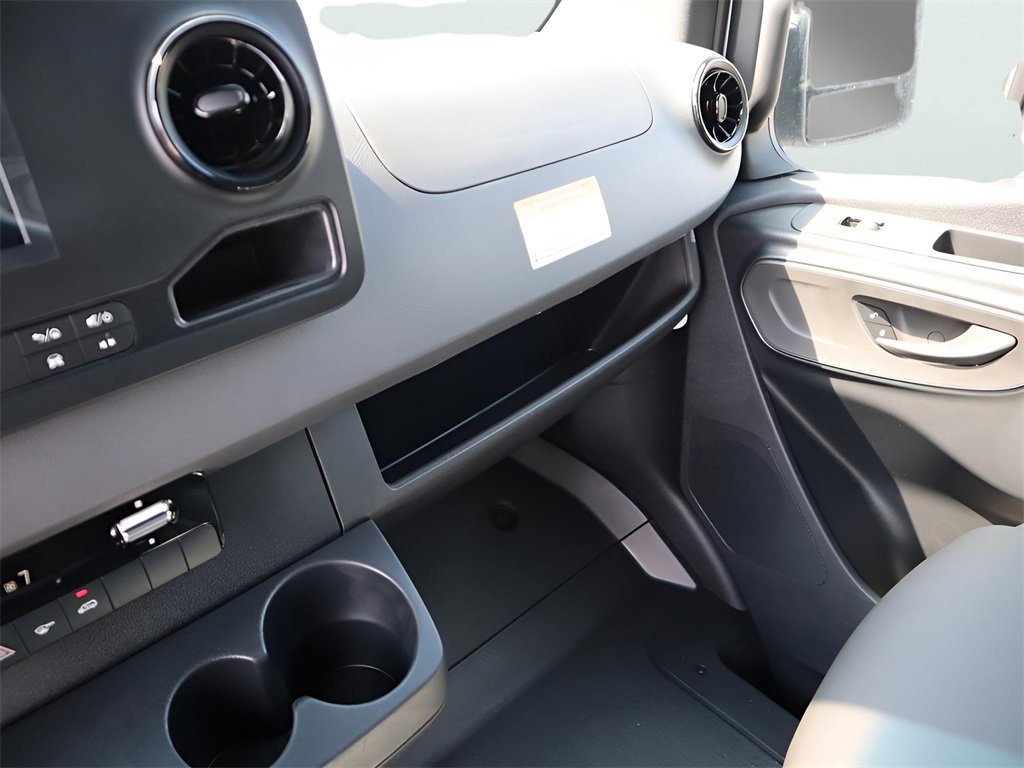 Used 2024 Mercedes-Benz Sprinter 3500 image 34