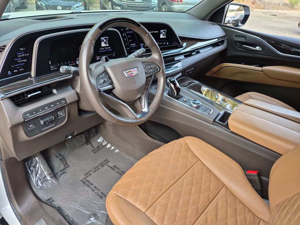 Used 2022 Cadillac Escalade Premium Luxury w/ Performance Package AWD/4WD image 15