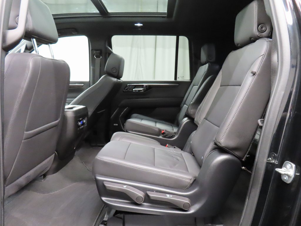 Used 2025 Chevrolet Suburban Z71 image 10