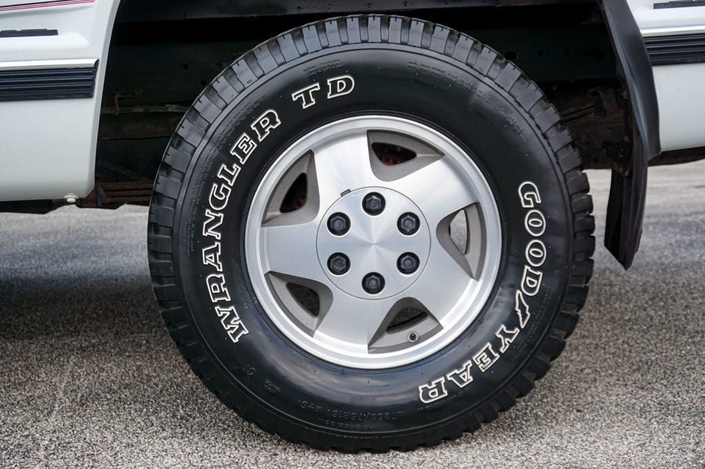 Used 1992 Chevrolet Silverado 1500 4x4 Regular Cab image 30