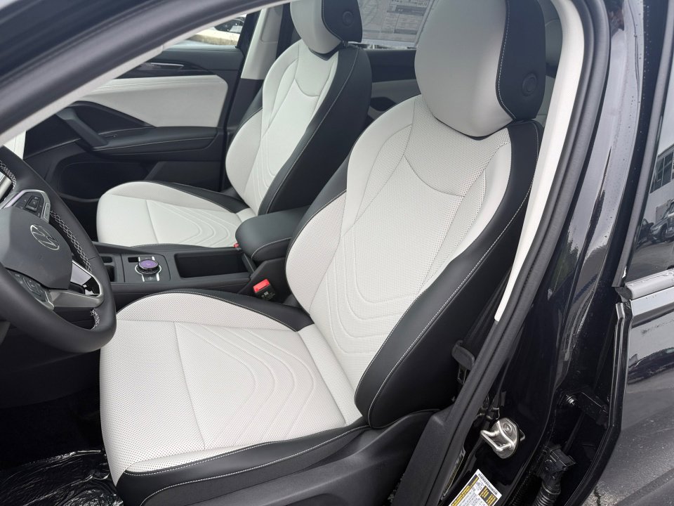 New 2026 Volkswagen Tiguan SE FWD image 30