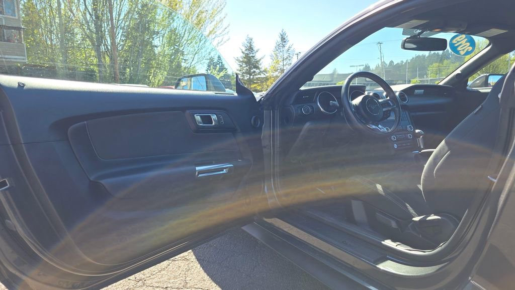 Used 2019 Ford Mustang Coupe image 16