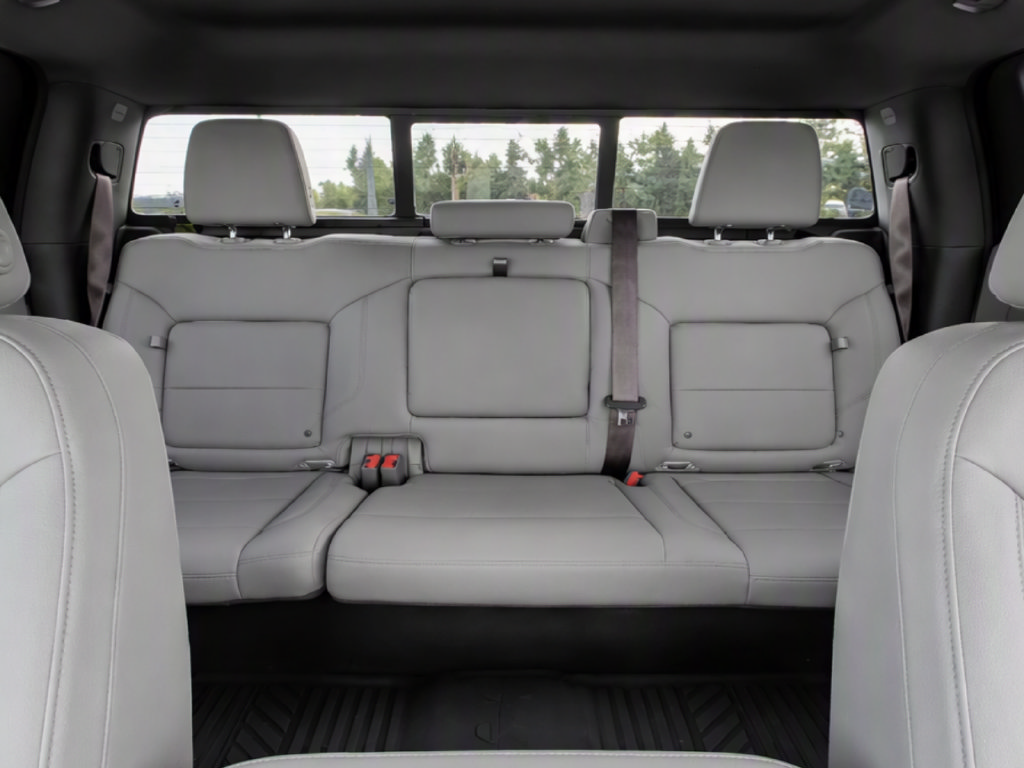 Used 2022 Chevrolet Silverado 1500 LT AWD/4WD image 16