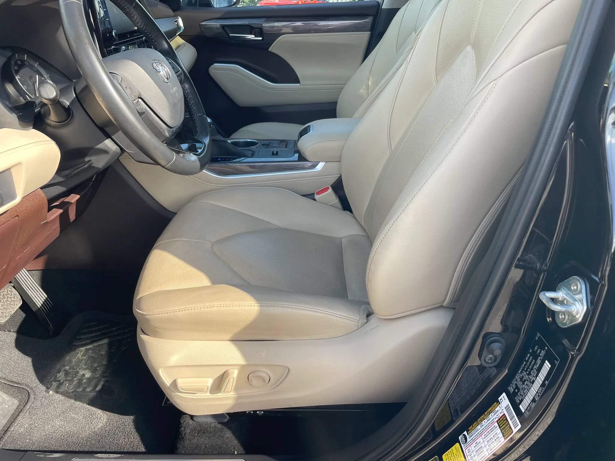 Used 2020 Toyota Highlander Limited FWD image 23