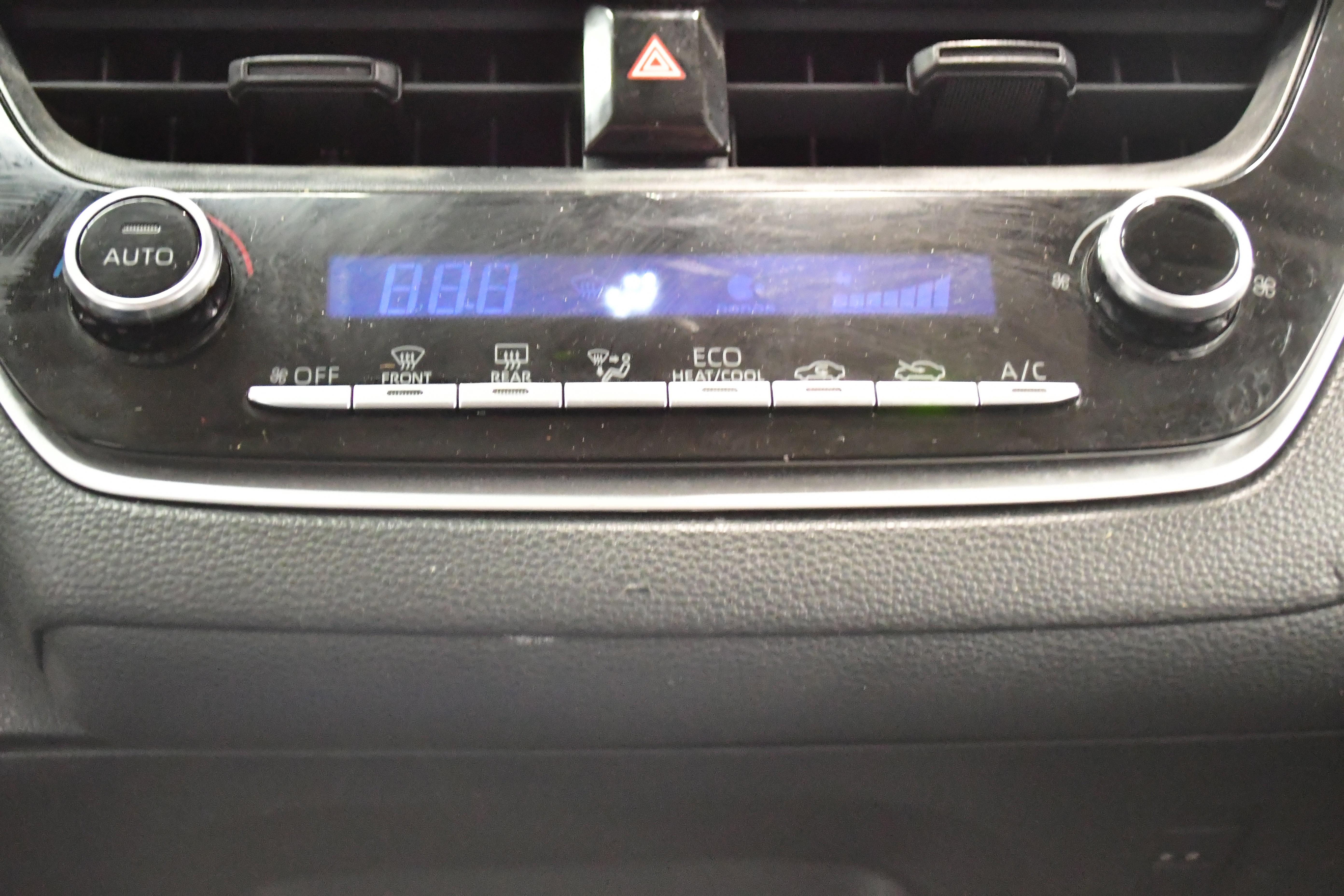 Used 2022 Toyota Corolla LE FWD image 26