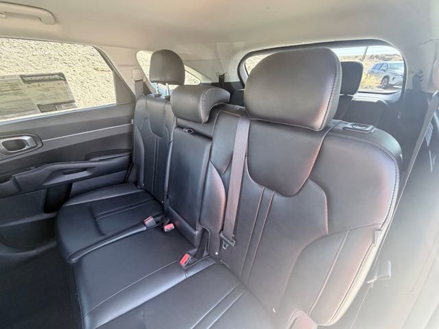 Used 2024 Kia Sorento S image 27