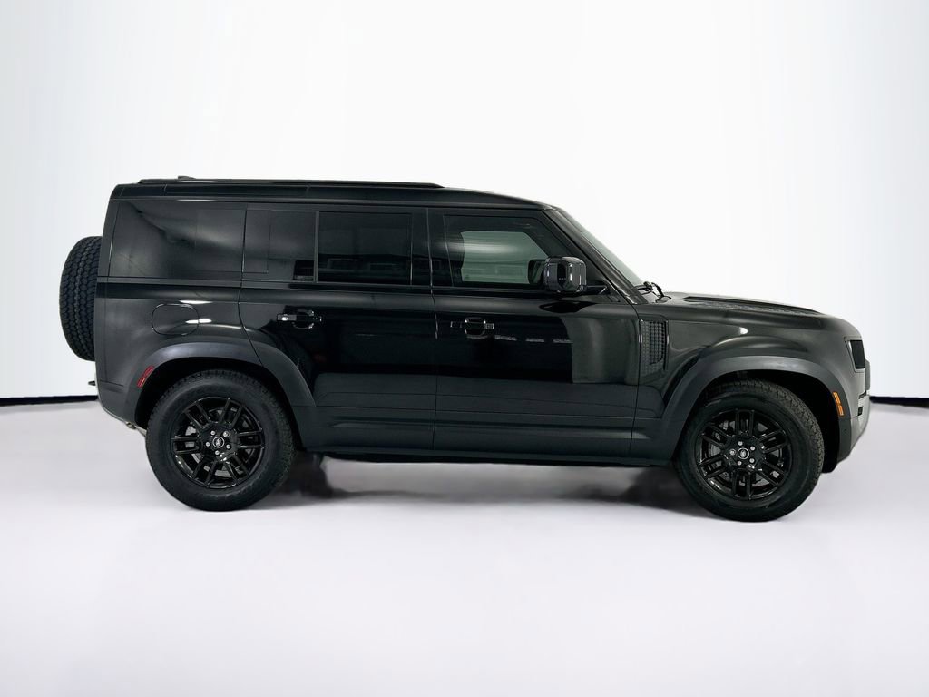 Used 2025 Land Rover Defender 110 S AWD/4WD image 4