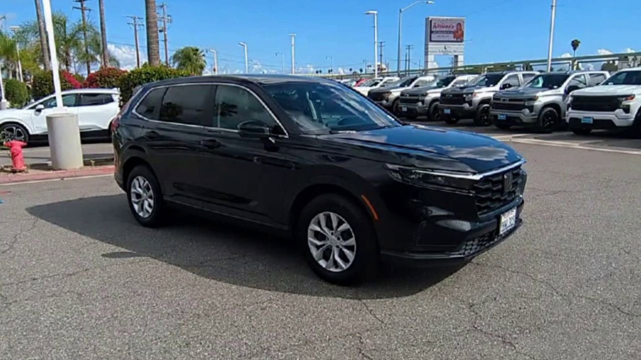 Used 2025 Honda CR-V LX image 2