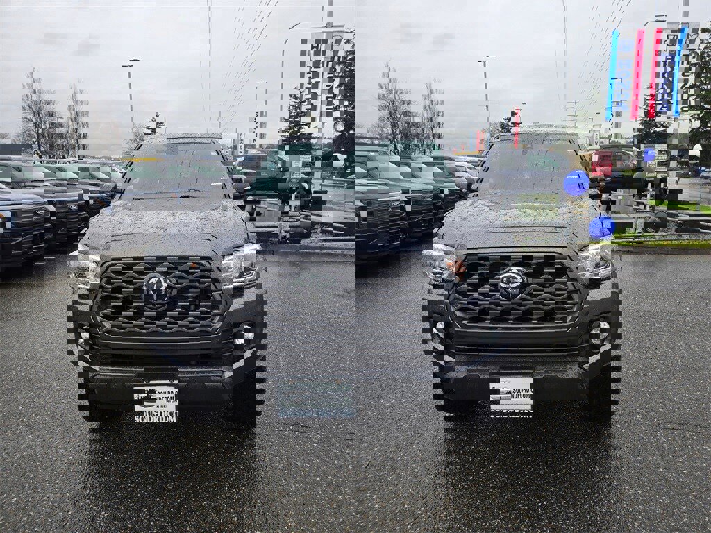 Used 2021 Toyota Tacoma TRD Off-Road w/ Technology Package image 2