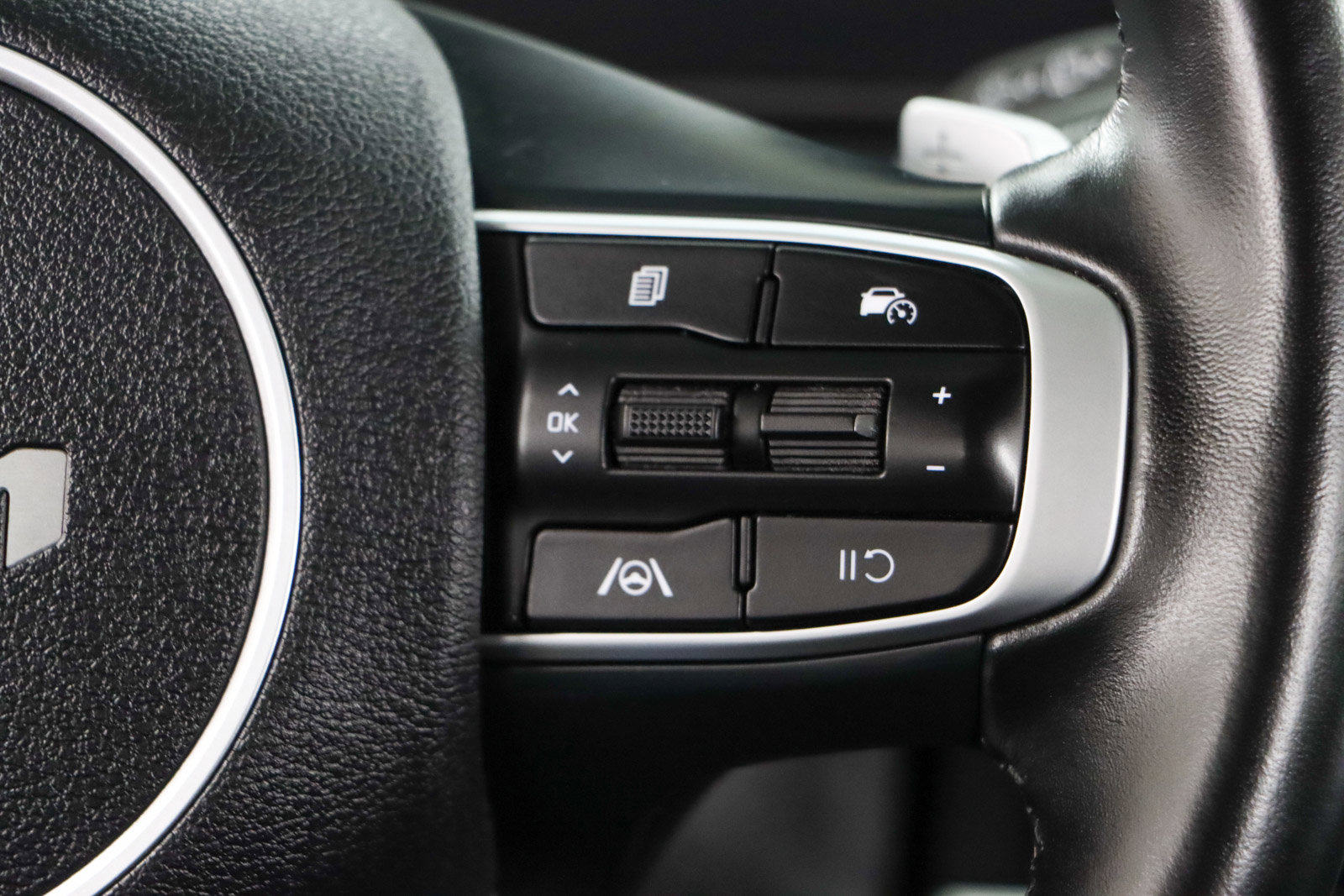 Used 2023 Kia Sportage EX AWD/4WD image 14