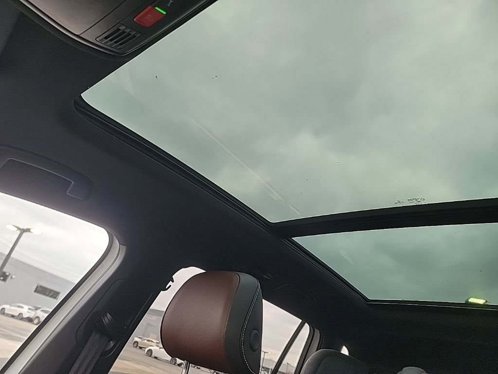 Used 2022 Volkswagen Tiguan SEL R-Line image 12