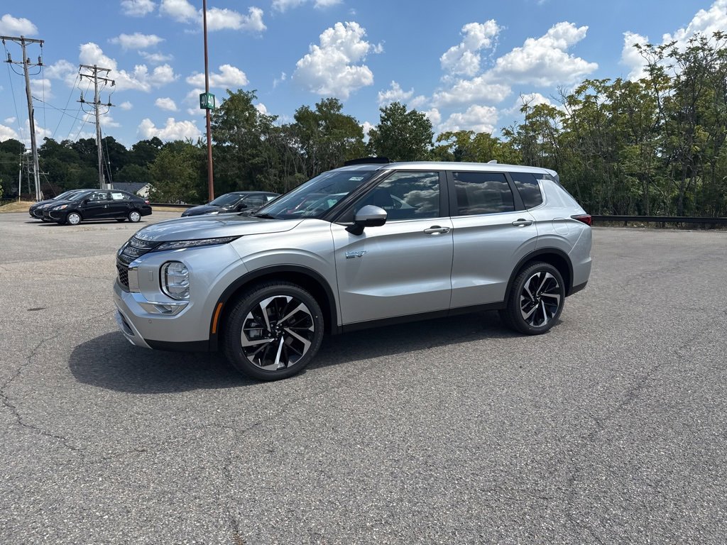 New 2025 Mitsubishi Outlander SE image 16